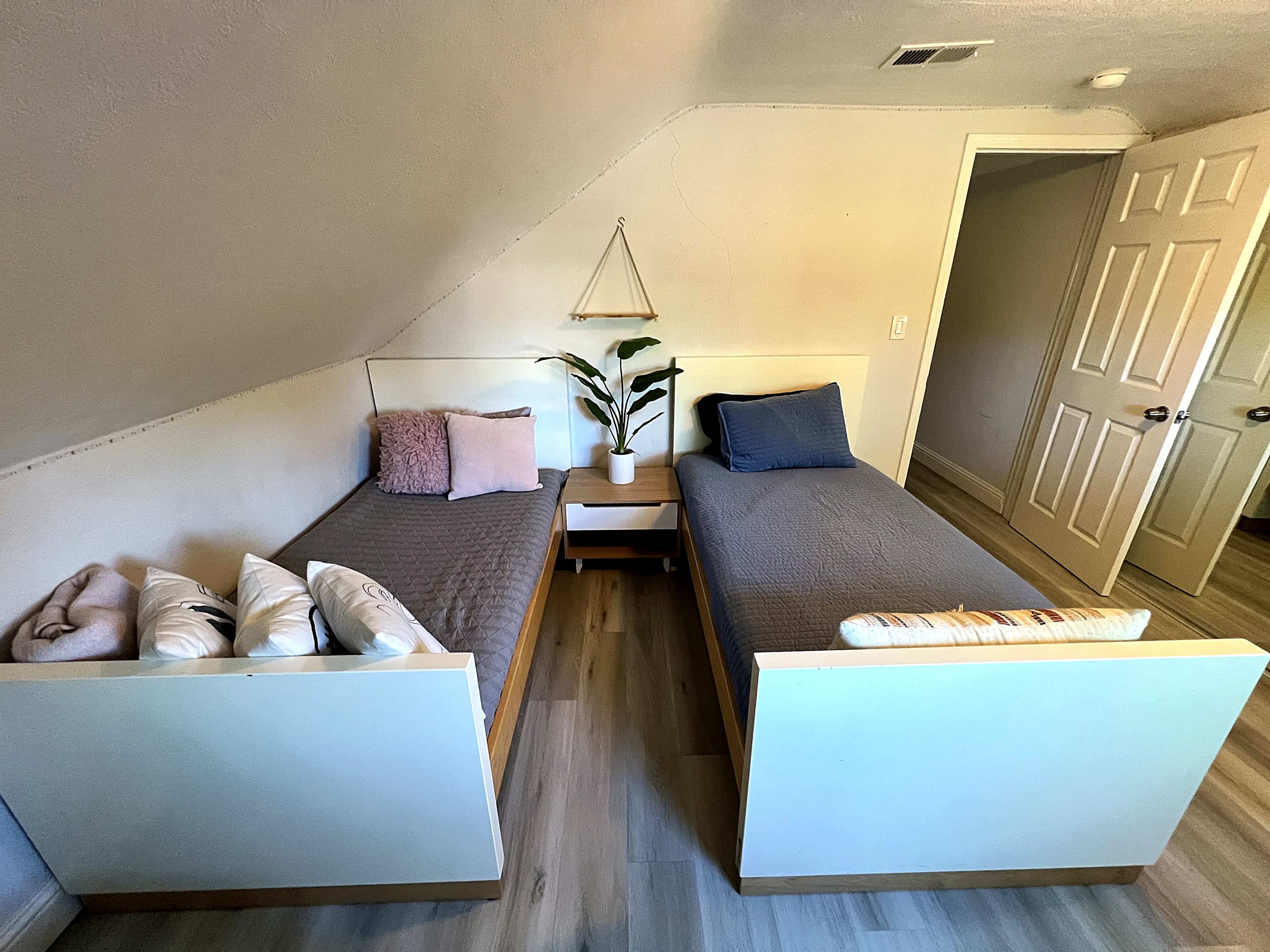 North room with two twin beds